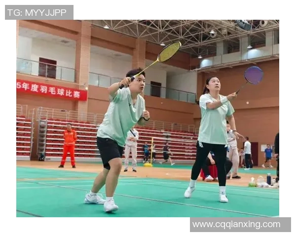 成都羽毛球队总决赛精彩点评团队协作展现无遗的默契与实力 成都羽毛球队总决赛精彩点评团队协作展现无遗的默契与实力