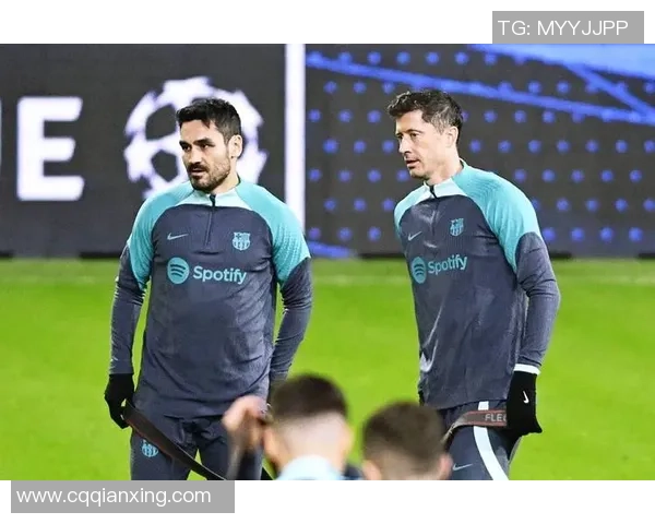 京多安的传奇之路：从默默无闻到足球巨星的蜕变与荣耀